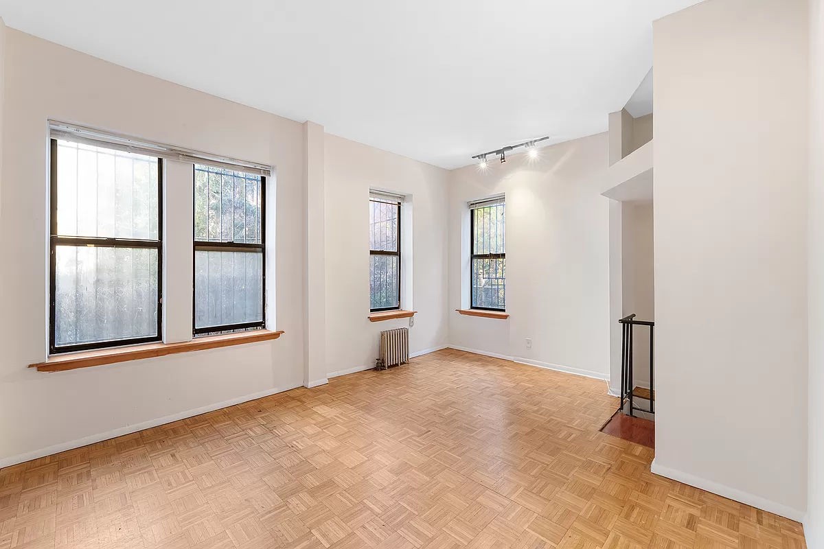 619 East 5th Street 5, East Village, Downtown, NYC - 3 Bedrooms  
1 Bathrooms  
3 Rooms - 