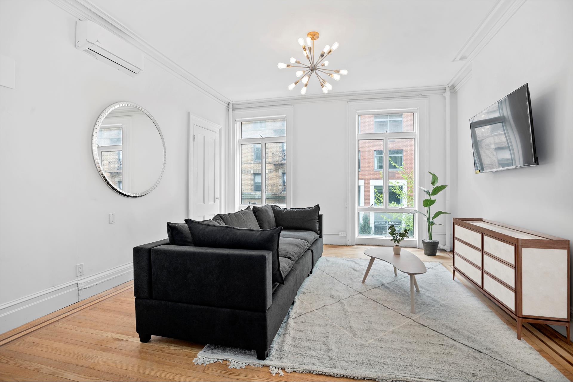 257 West 19th Street 2, Chelsea, Downtown, NYC - 2 Bedrooms  
1 Bathrooms  
5 Rooms - 