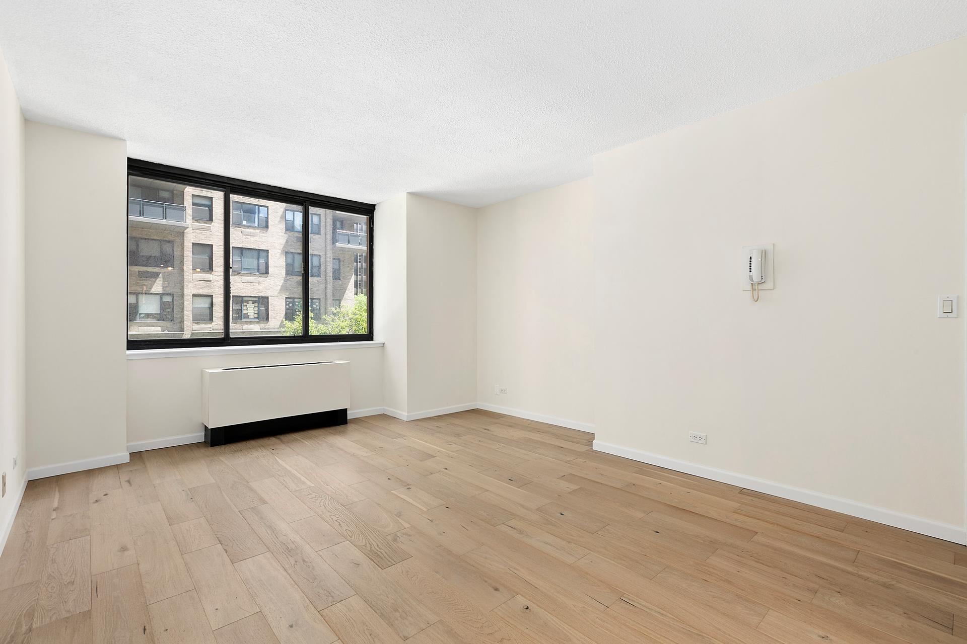 250 East 40th Street 3C, Murray Hill, Midtown East, NYC - 1 Bathrooms  
2 Rooms - 