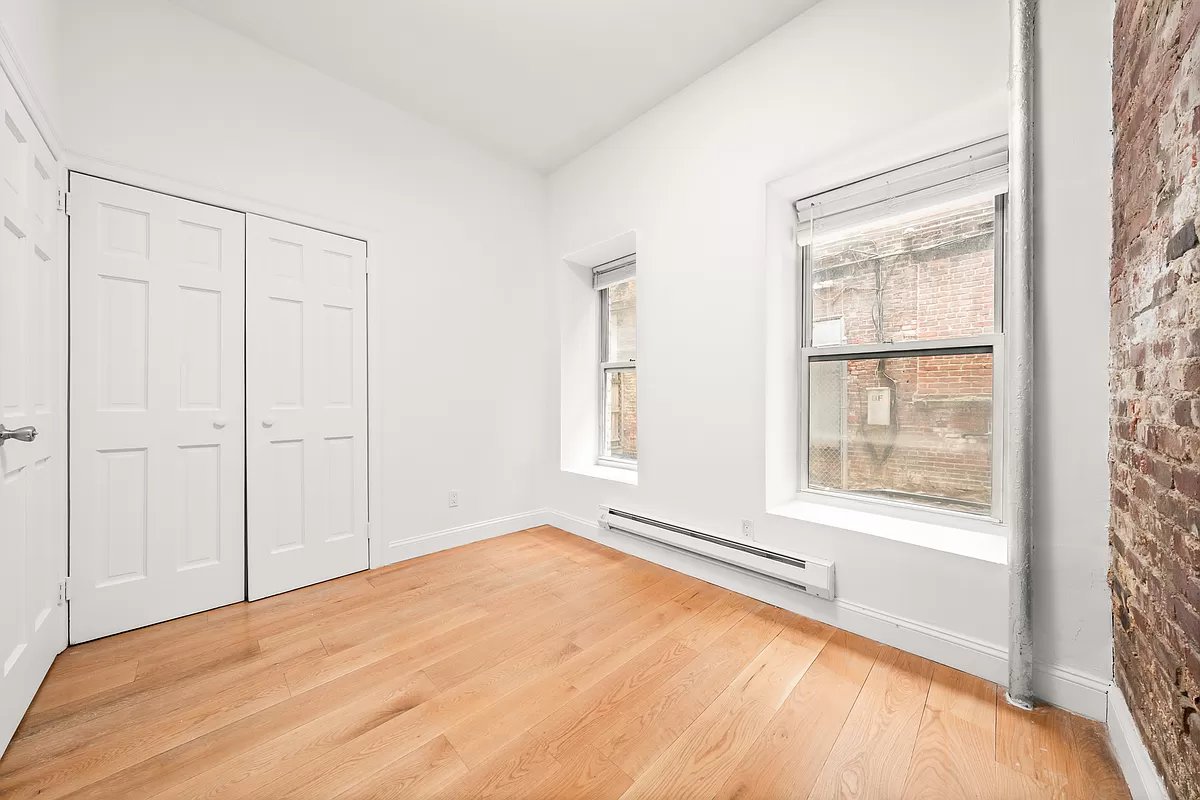 107 Christopher Street 1, West Village, Downtown, NYC - 2 Bedrooms  
1.5 Bathrooms  
5 Rooms - 