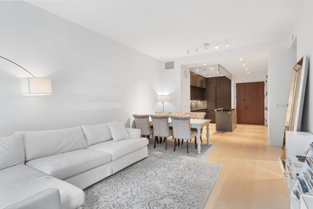 130 William Street 17F, Financial District, Downtown, NYC - 2 Bedrooms  
2.5 Bathrooms  
4 Rooms - 