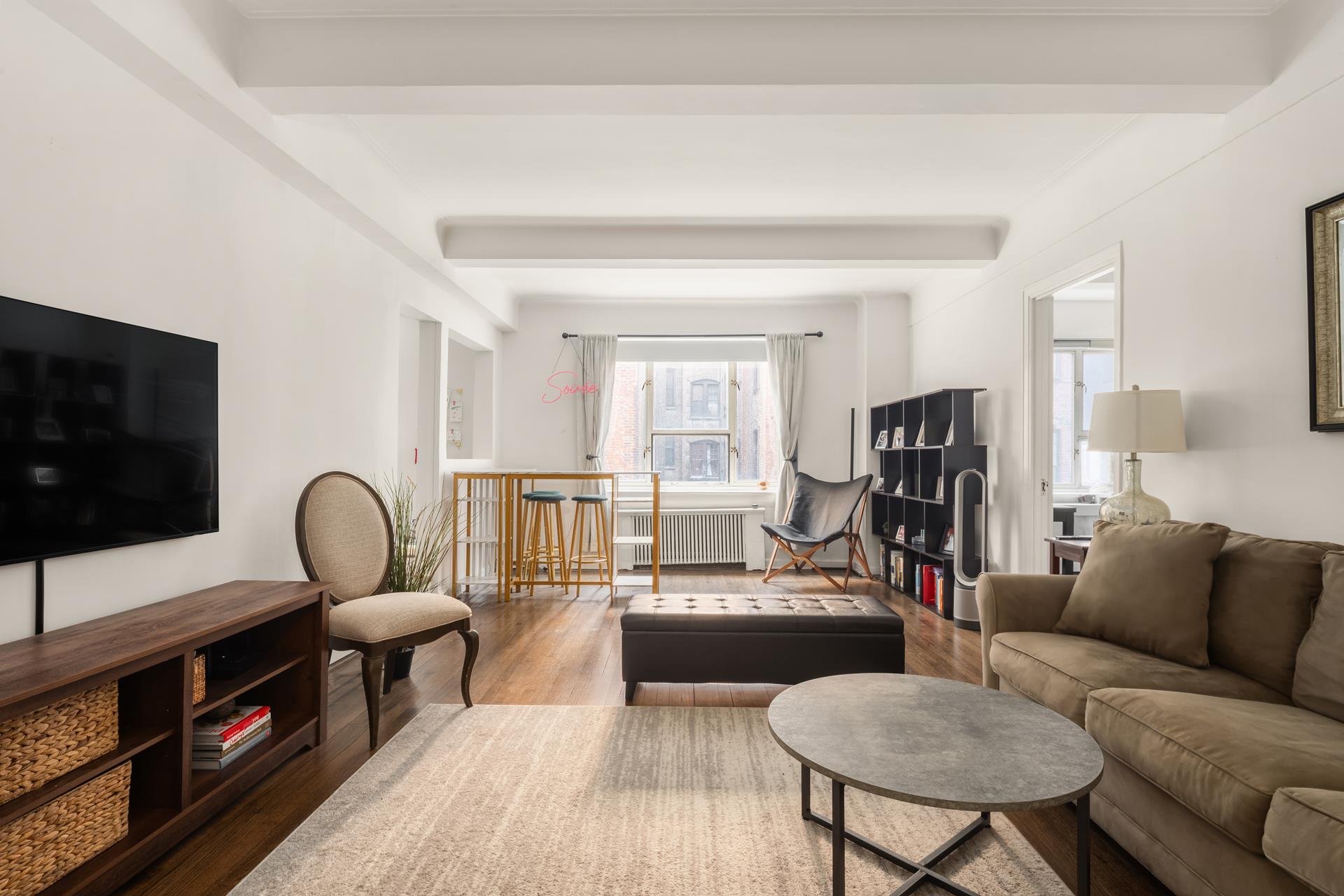 7 West 96th Street 2E, Upper West Side, Upper West Side, NYC - 3 Bedrooms  
2 Bathrooms  
6 Rooms - 