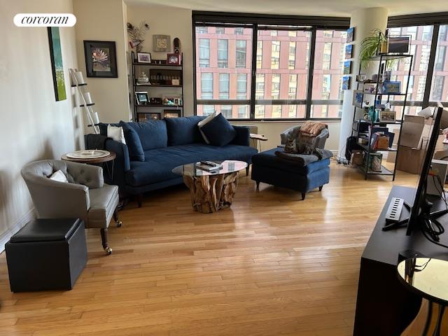 630 1st Avenue 25E, Murray Hill, Midtown East, NYC - 2 Bedrooms  
2 Bathrooms  
4 Rooms - 