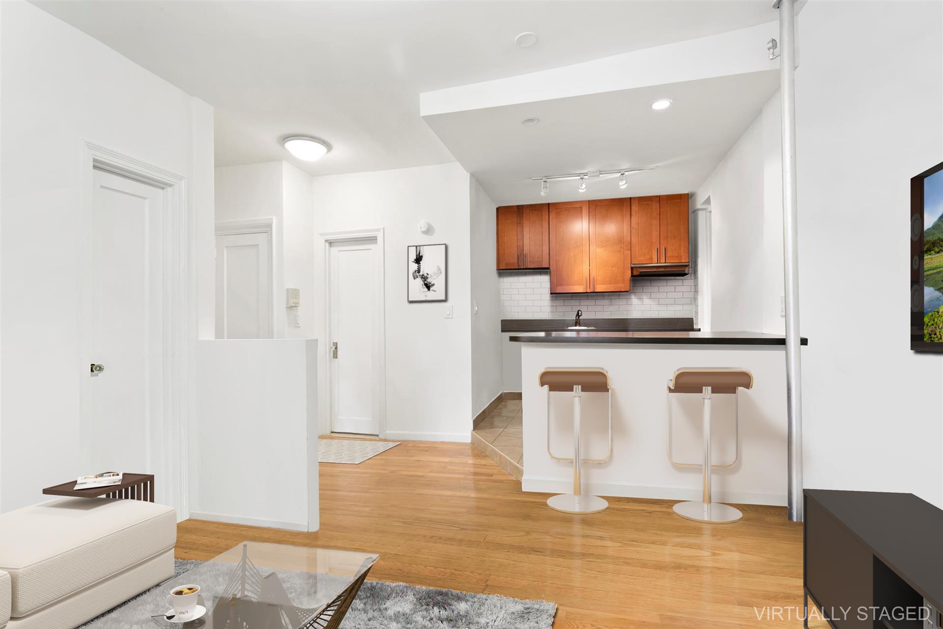 83 East 7th Street 5A, East Village, Downtown, NYC - 2 Bedrooms  
1 Bathrooms  
4 Rooms - 