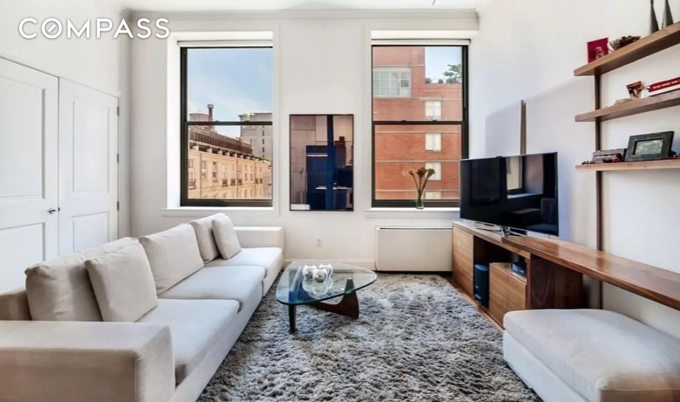 655 6th Avenue 5A, Chelsea, Downtown, NYC - 1 Bedrooms  
1.5 Bathrooms  
3 Rooms - 