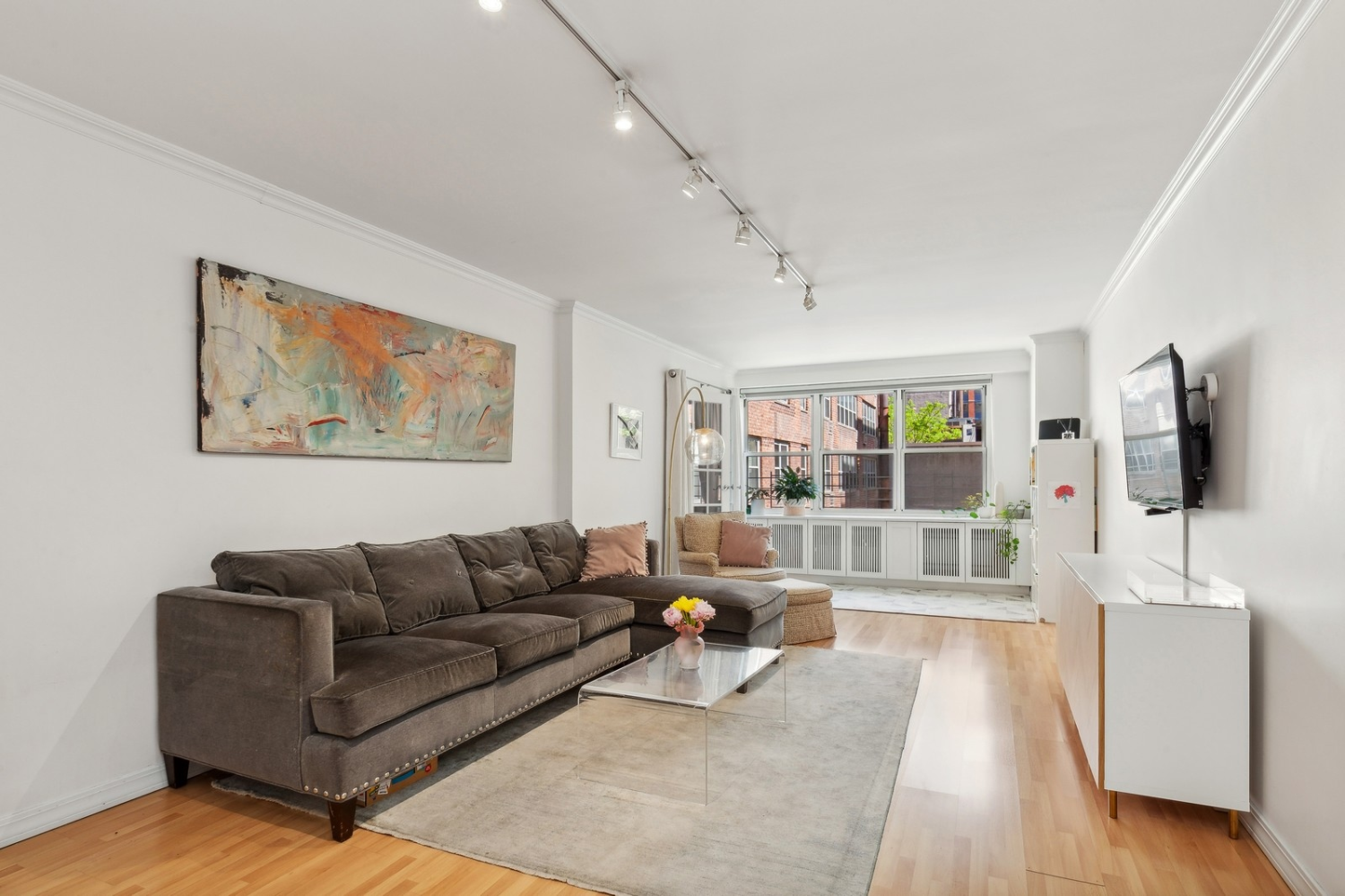 401 East 74th Street 3A, Lenox Hill, Upper East Side, NYC - 2 Bedrooms  
1 Bathrooms  
4 Rooms - 