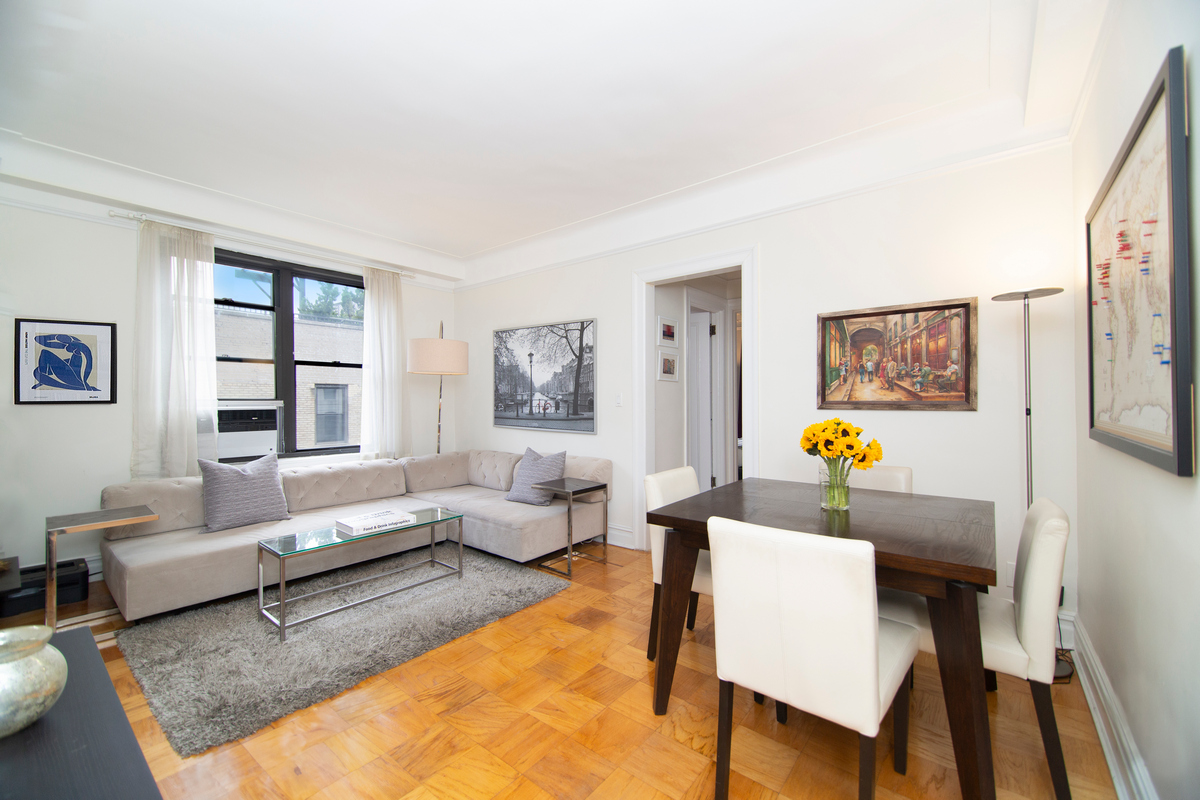Photo 1 of 250 West 75th Street 9D, Upper West Side, NYC, $725,000, Web #: 1074978957