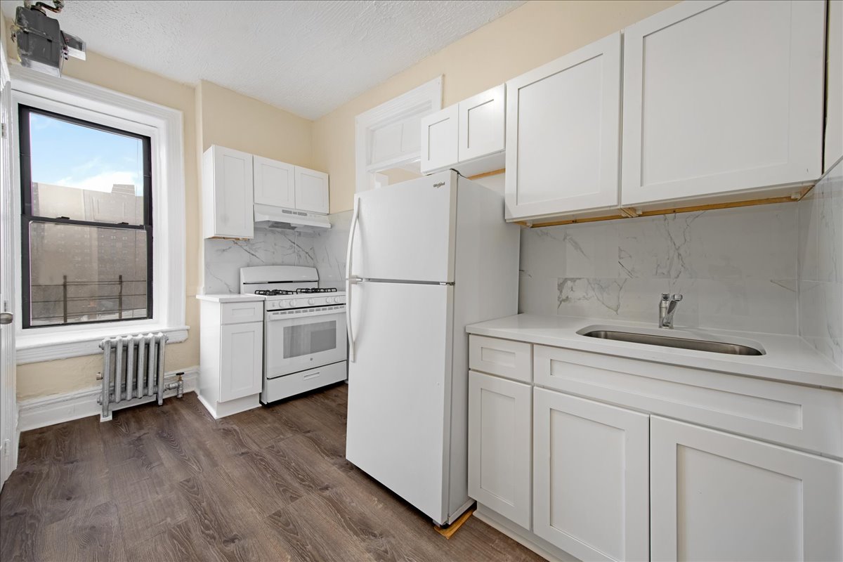 204 Ellery Street 4E, Bedford Stuyvesant, Brooklyn, New York - 2 Bedrooms  
1 Bathrooms  
4 Rooms - 