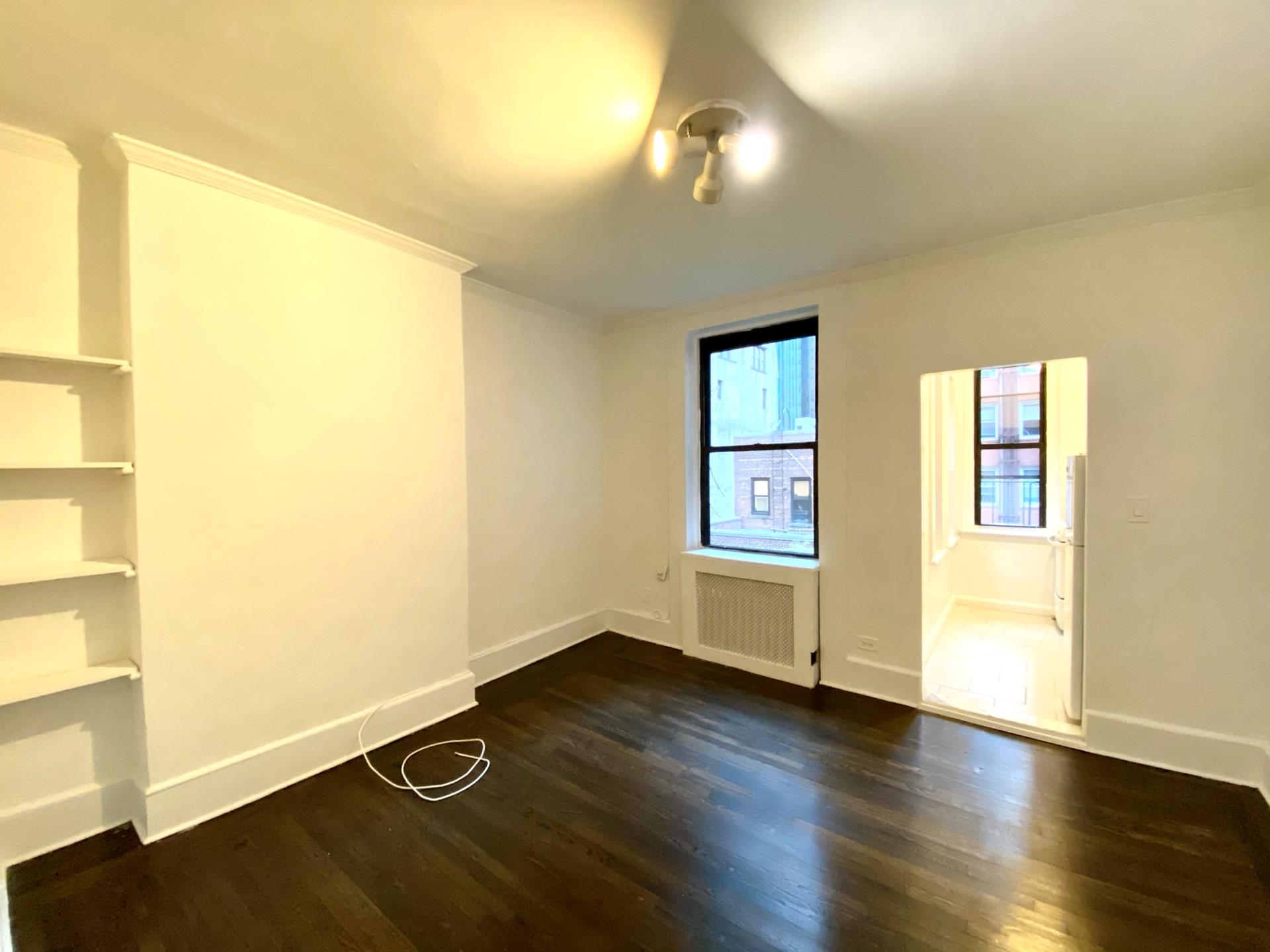 243 East 39th Street 3C, Murray Hill, Midtown East, NYC - 1 Bedrooms  
1 Bathrooms  
3 Rooms - 