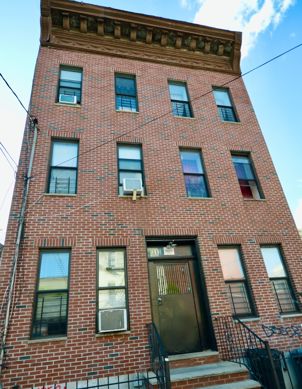 313 Stockholm Street Building, Bushwick, Brooklyn, New York - 12 Bedrooms  
6 Bathrooms  
24 Rooms - 