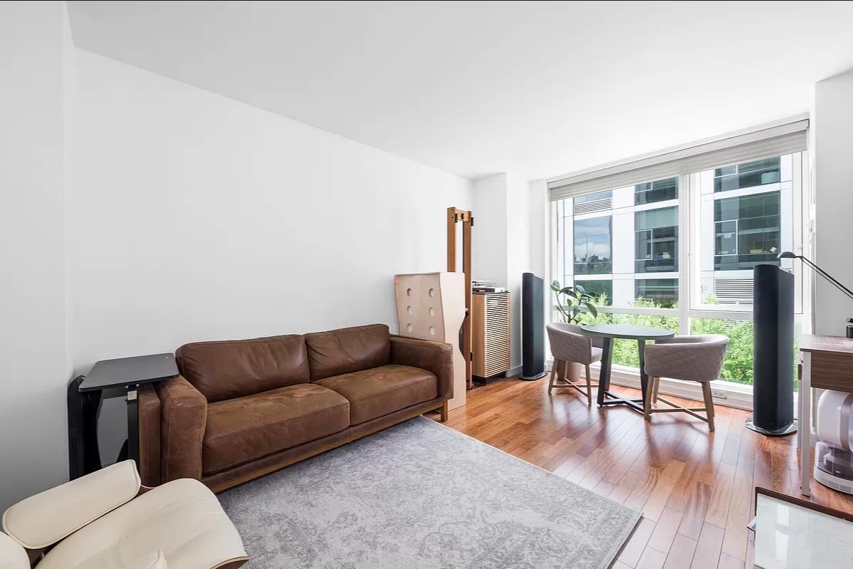 200 Chambers Street 4R, Tribeca, Downtown, NYC - 1 Bedrooms  
1 Bathrooms  
3 Rooms - 