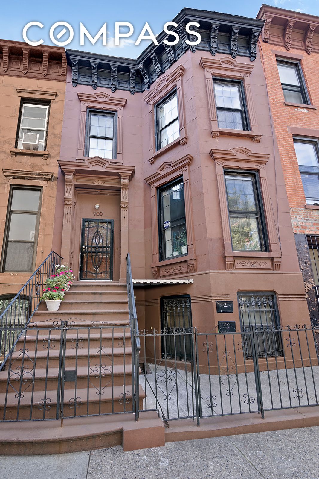 900 Lafayette Avenue, Bedford-Stuyvesant, Downtown, NYC - 5 Bedrooms  
3.5 Bathrooms  
10 Rooms - 