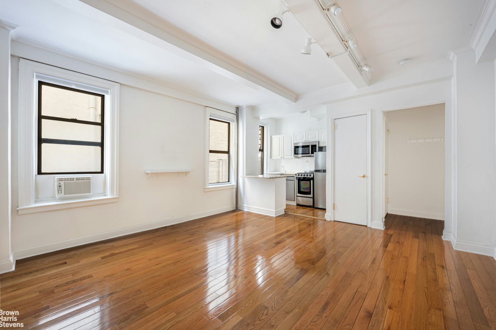 17 W 64TH Street, New York, NY 10023, 1 Bedroom Bedrooms, 4 Rooms Rooms,1 BathroomBathrooms,Residential,For Sale,64TH,RPLU-63223003603