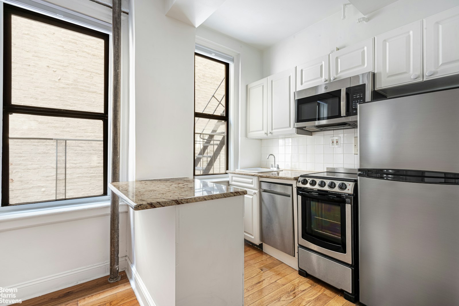 17 W 64TH Street, New York, NY 10023, 1 Bedroom Bedrooms, 4 Rooms Rooms,1 BathroomBathrooms,Residential,For Sale,64TH,RPLU-63223003603