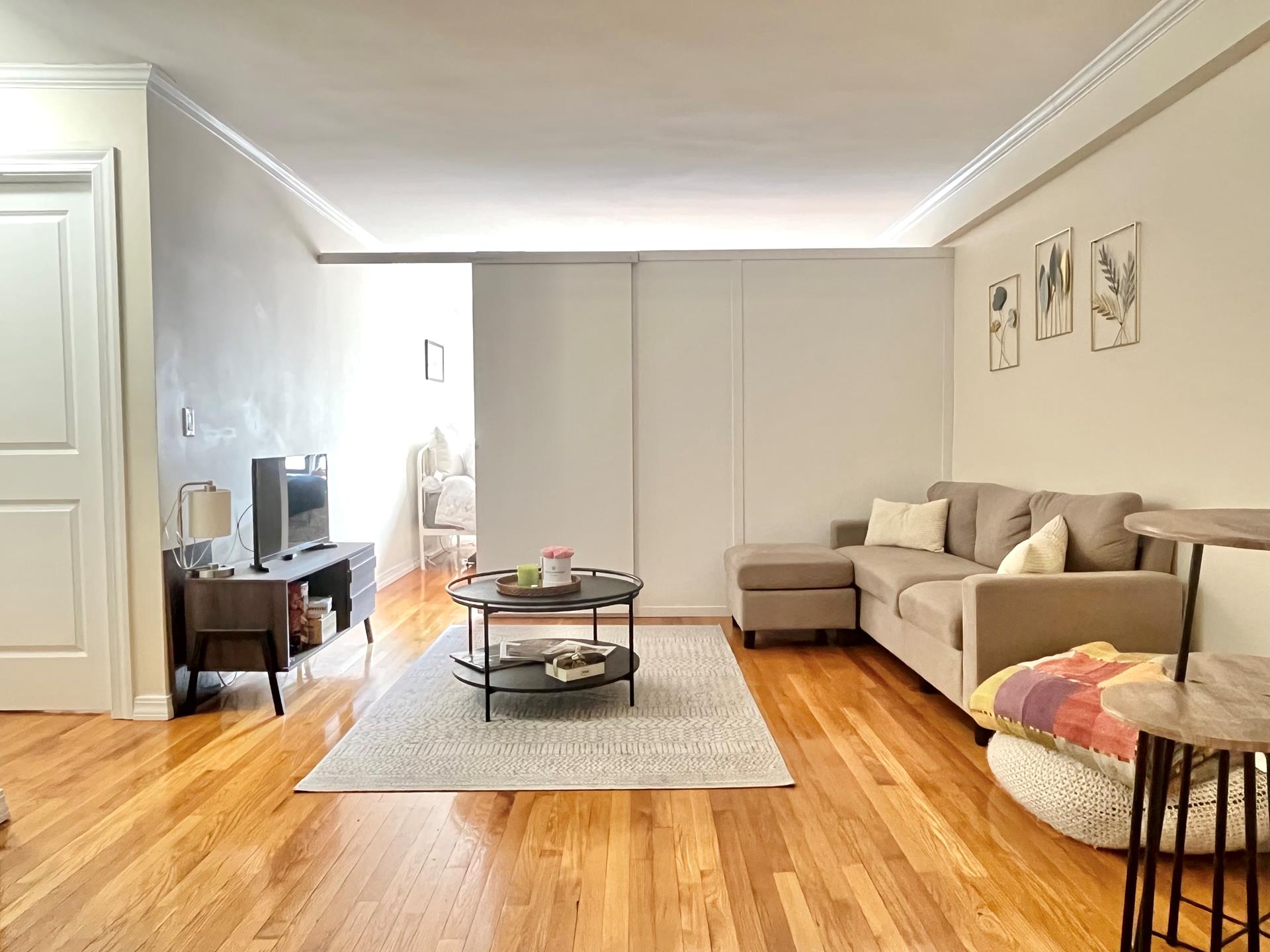 333 East 34th Street 14H, Murray Hill, Midtown East, NYC - 2 Bedrooms  
1 Bathrooms  
4 Rooms - 