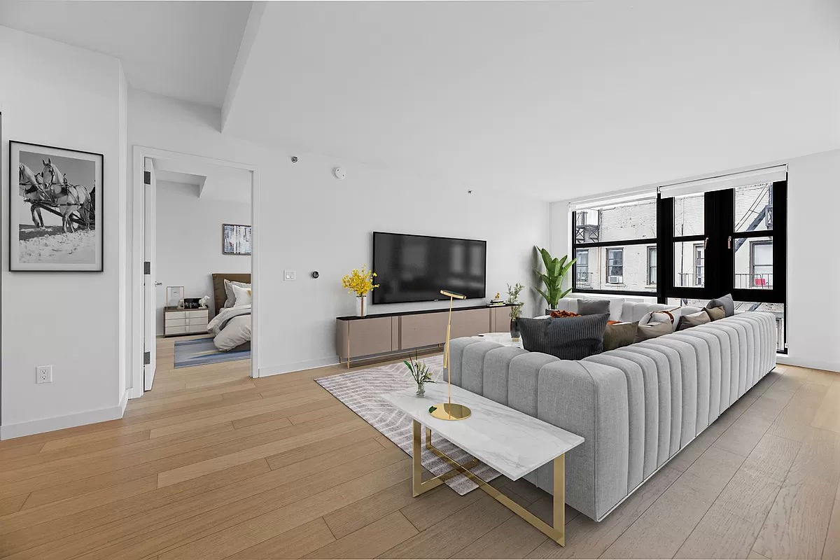 171 Suffolk Street 2K, Lower East Side, Downtown, NYC - 2 Bedrooms  
2 Bathrooms  
4 Rooms - 