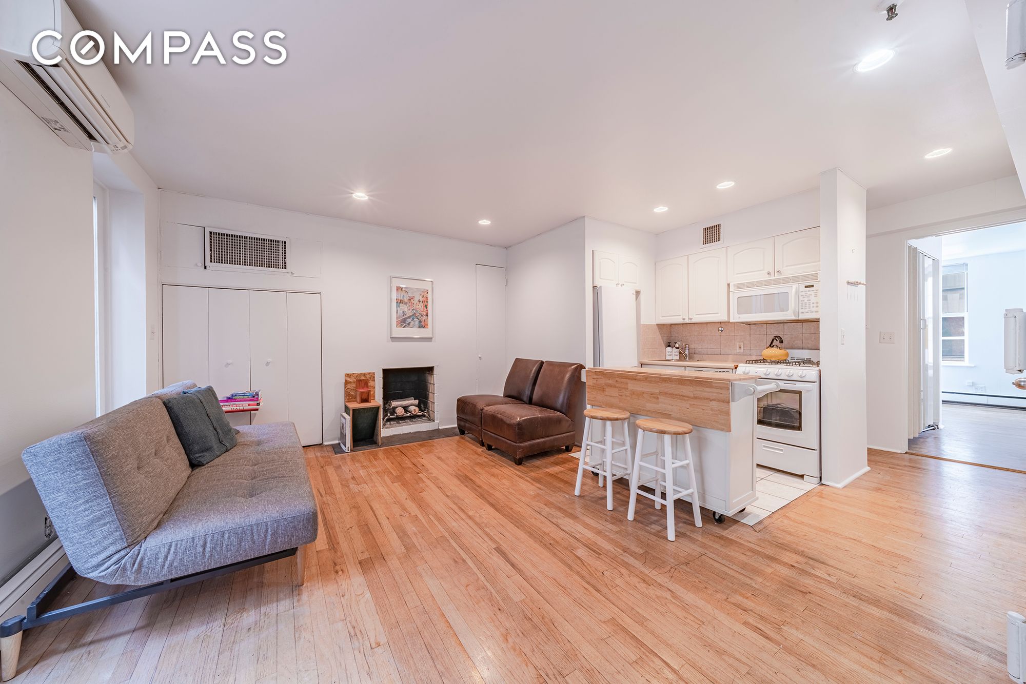 210 West 20th Street 2, Chelsea, Downtown, NYC - 2 Bedrooms  
1.5 Bathrooms  
4 Rooms - 