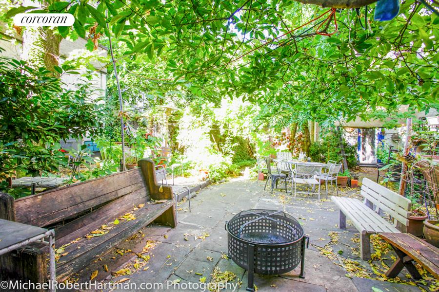 206 Ave B 1, East Village, Downtown, NYC - 2 Bedrooms  
1 Bathrooms  
4 Rooms - 