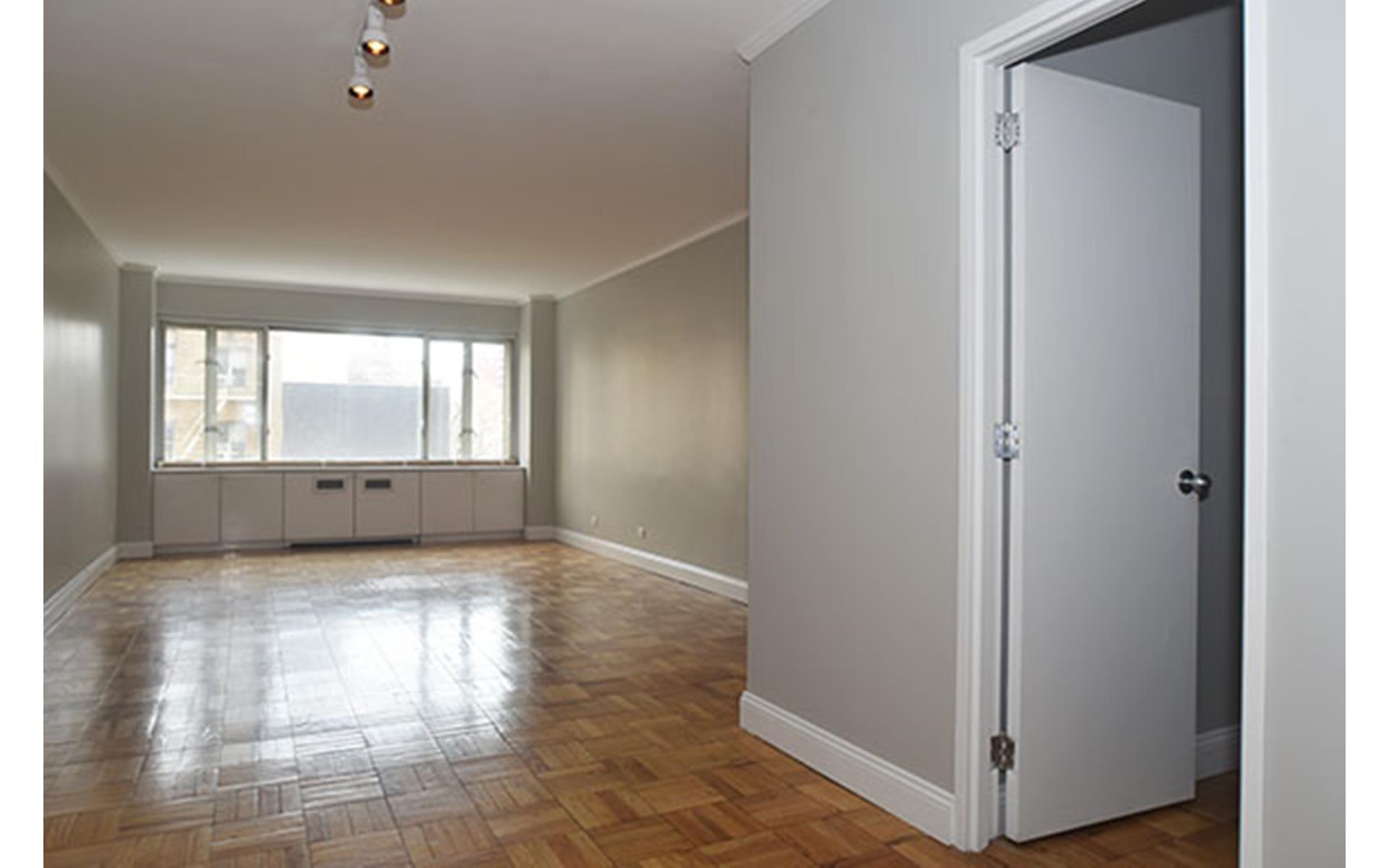 166 East 63rd Street 6H, Lenox Hill, Upper East Side, NYC - 1 Bathrooms  
2 Rooms - 