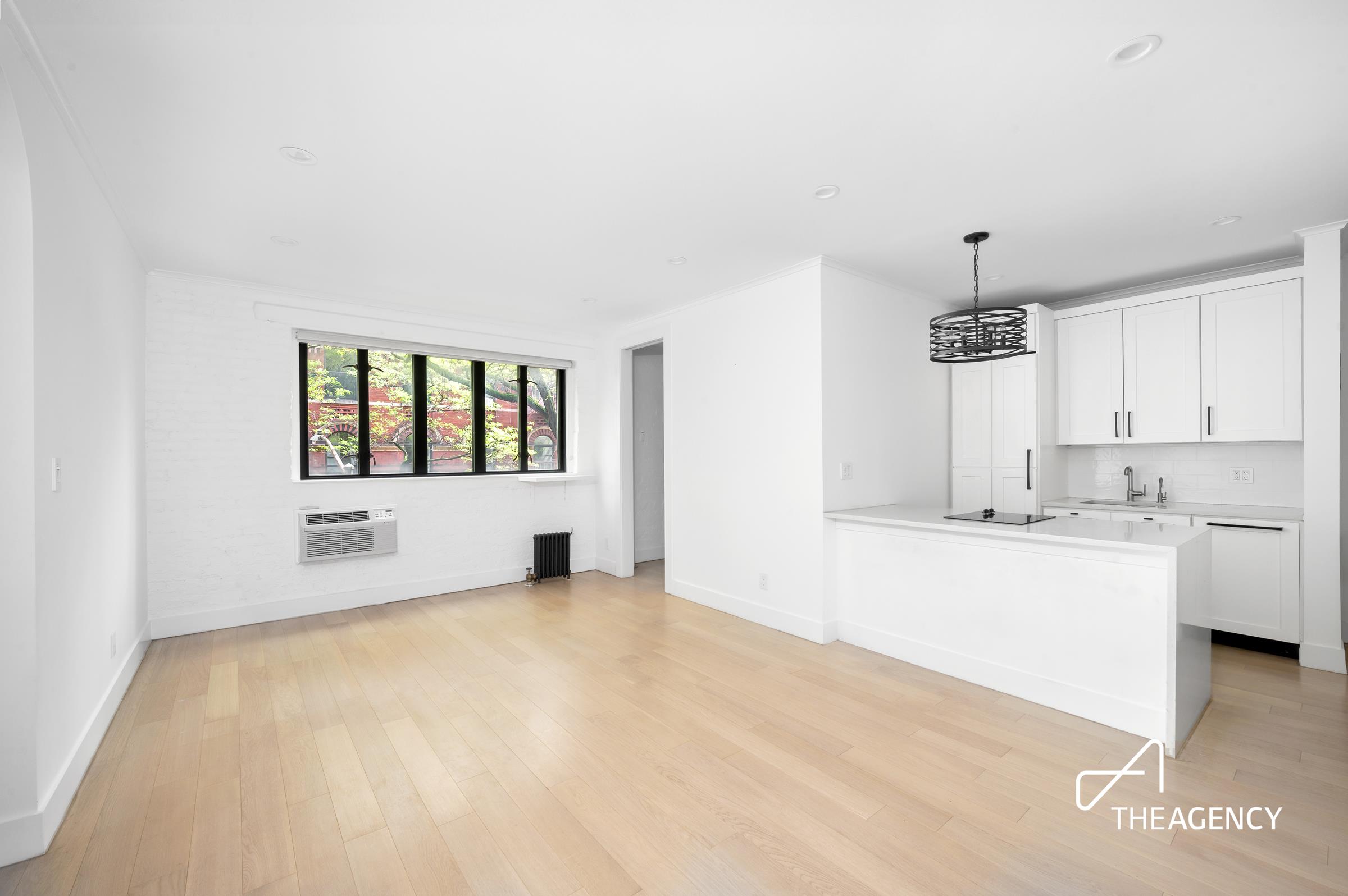 210 6th Avenue 3-G, Soho, Downtown, NYC - 1 Bedrooms  
1 Bathrooms  
3 Rooms - 