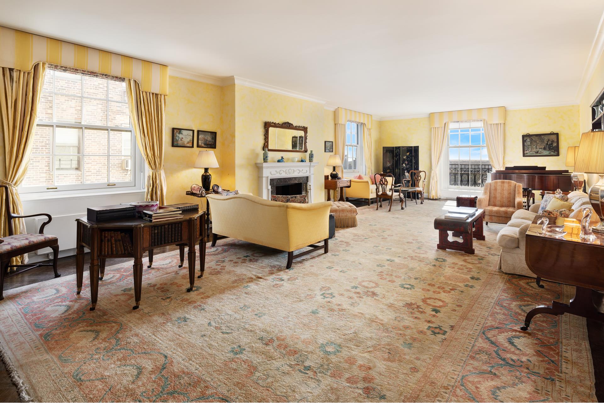 120 East End Avenue 12B, Yorkville, Upper East Side, NYC - 6 Bedrooms  
6.5 Bathrooms  
21 Rooms - 