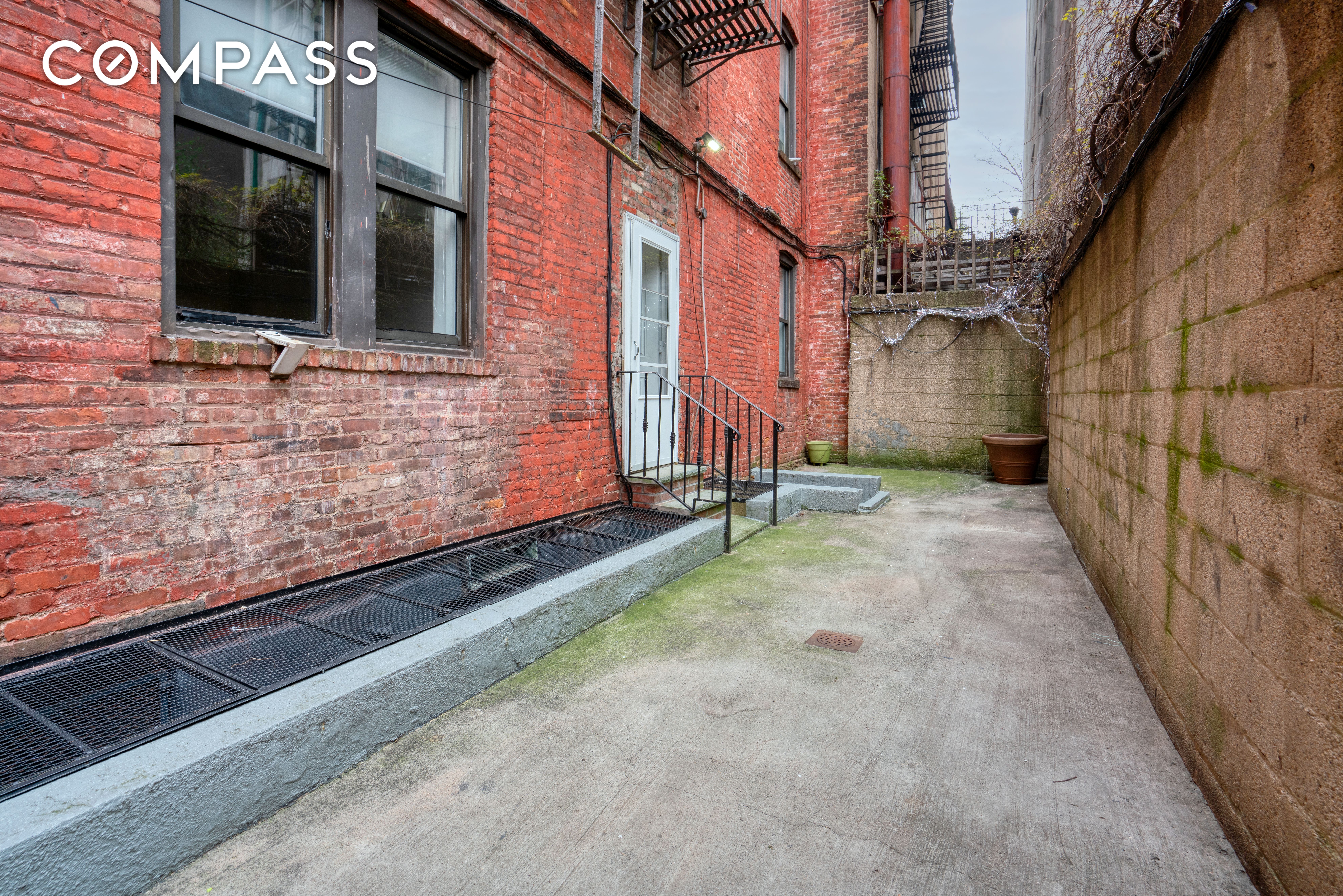 185 Ave C 1A, East Village, Downtown, NYC - 2 Bedrooms  

3 Rooms - 