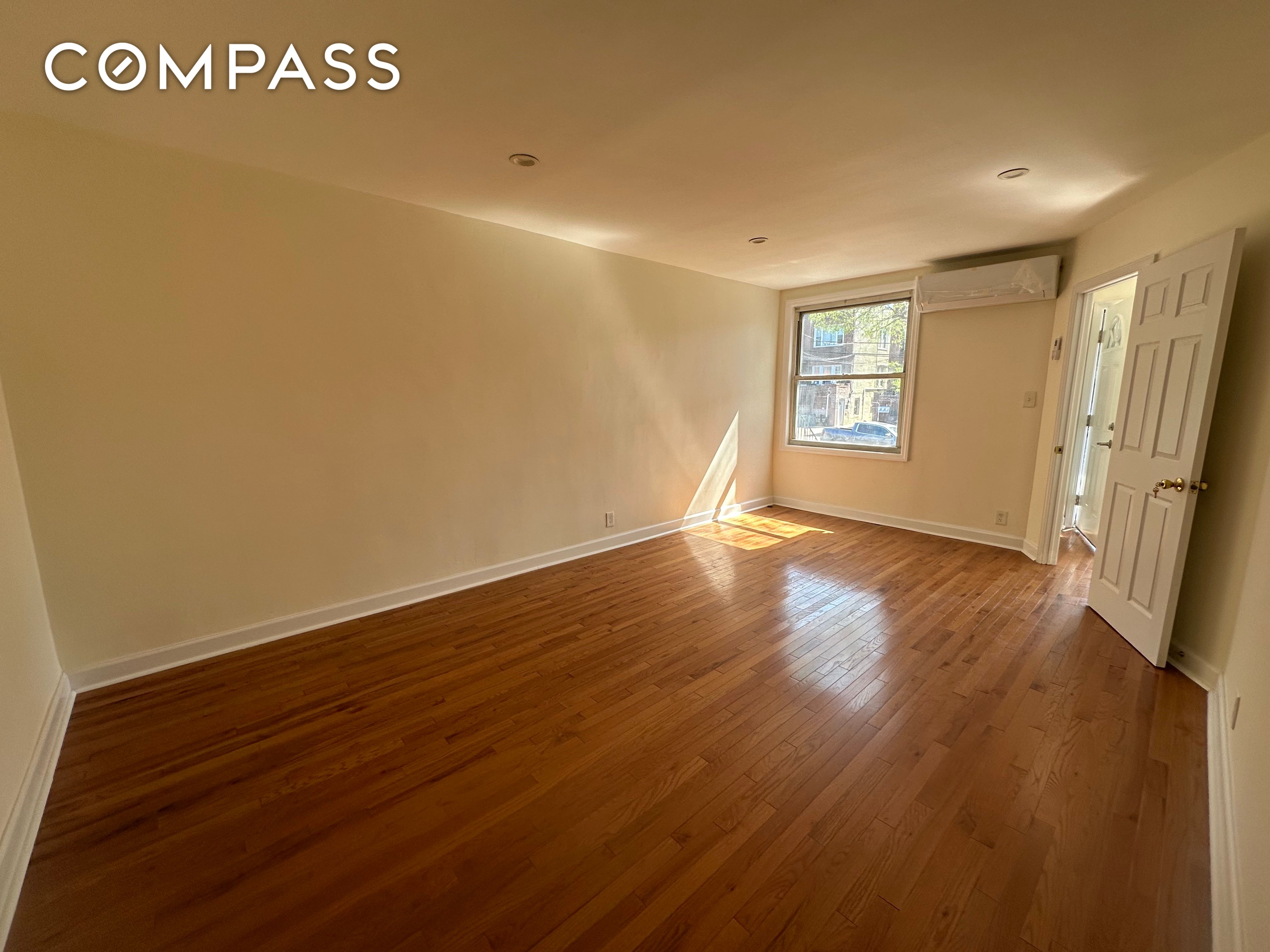 50-42 39th Place, Sunnyside, Queens, New York - 2 Bedrooms  
1 Bathrooms  
4 Rooms - 