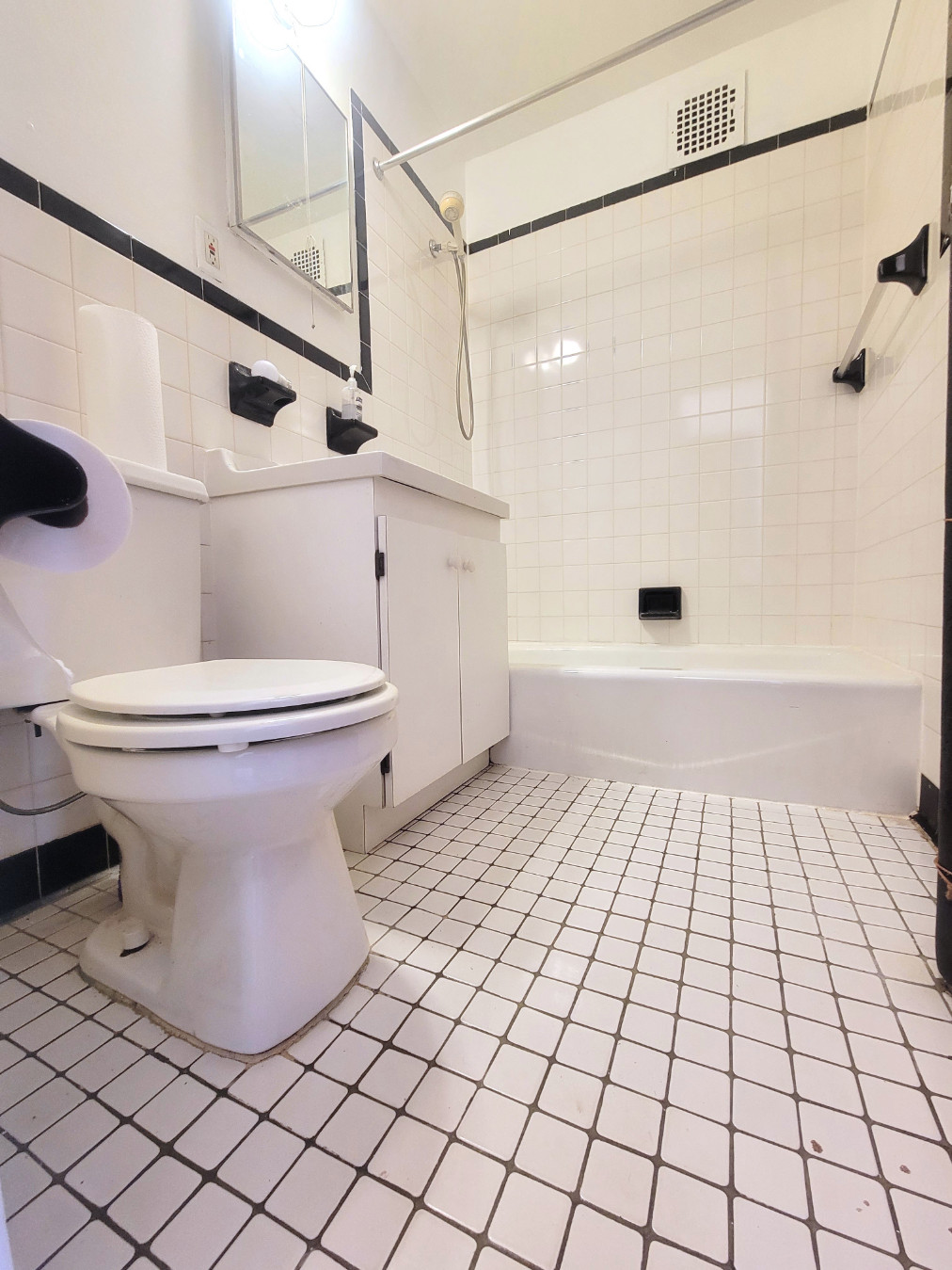 767 Eastern Parkway, New York, NY 11213, 1 Bedroom Bedrooms, 3 Rooms Rooms,1 BathroomBathrooms,Residential,For Sale,Eastern,RLMX-99653