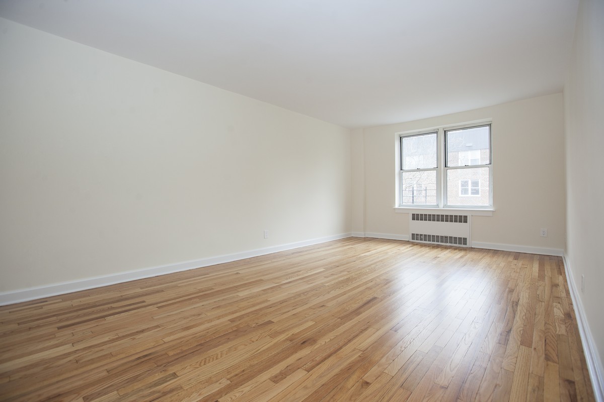 65-15 Yellowstone Blvd, Forest Hills, Queens, New York - 1 Bedrooms  
1 Bathrooms  
3 Rooms - 