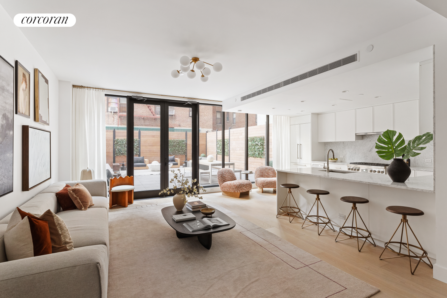323 East 79th Street Mais, Yorkville, Upper East Side, NYC - 4 Bedrooms  
3.5 Bathrooms  
11 Rooms - 
