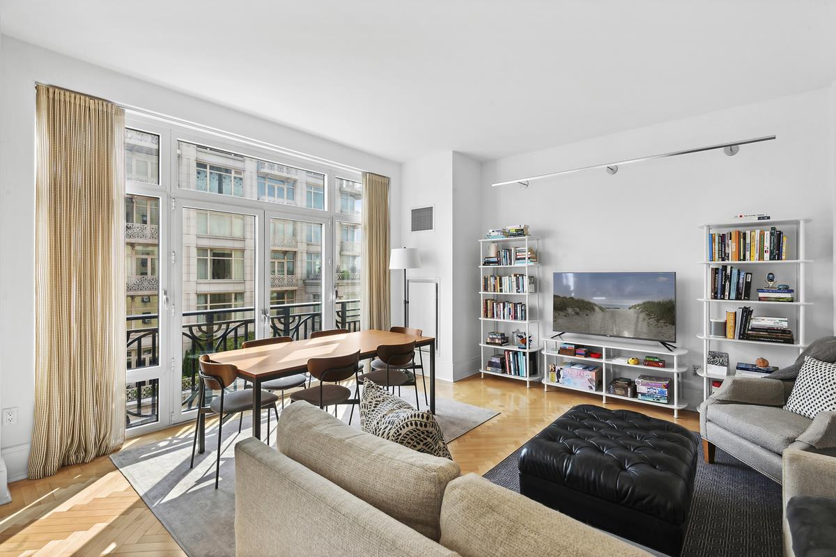 205 West 76th Street Ph-2E, Upper West Side, Upper West Side, NYC - 2 Bedrooms  
2.5 Bathrooms  
5 Rooms - 