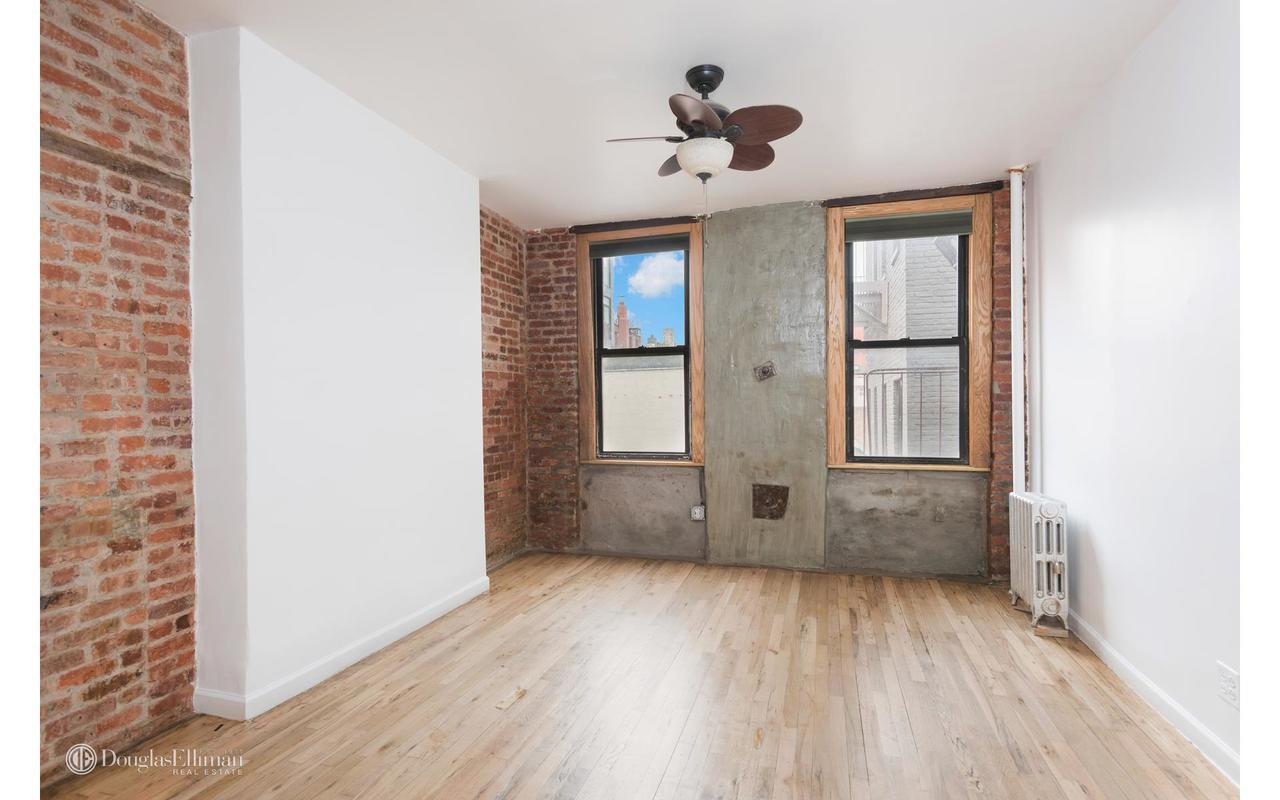 172 Delancey Street 4A, Lower East Side, Downtown, NYC - 1 Bedrooms  
1 Bathrooms  
3 Rooms - 