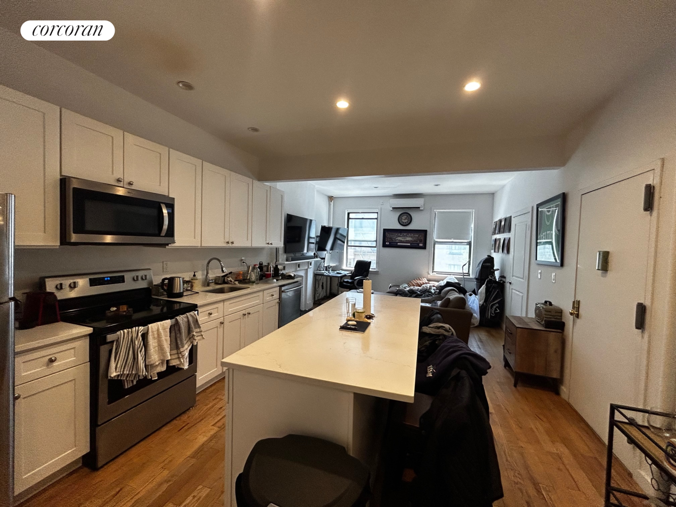 201 West 20th Street 3, Chelsea, Downtown, NYC - 3 Bedrooms  
1 Bathrooms  
5 Rooms - 