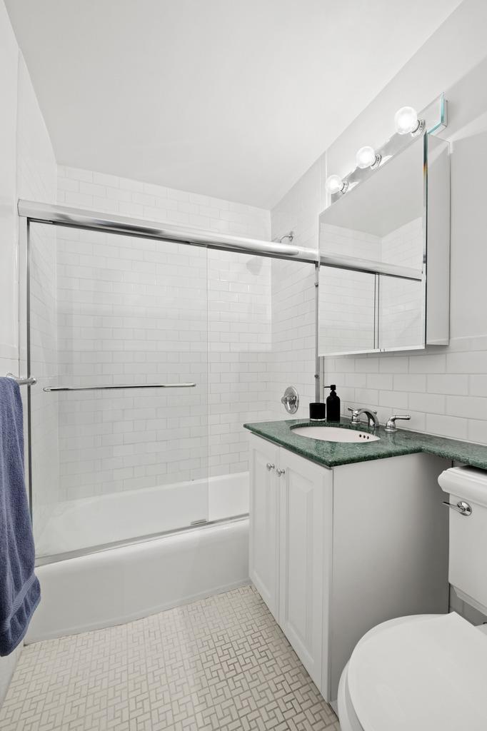 251 E 32nd Street, New York, NY 10016, 2 Rooms Rooms,1 BathroomBathrooms,Residential,For Sale,32nd,OLRS-108318