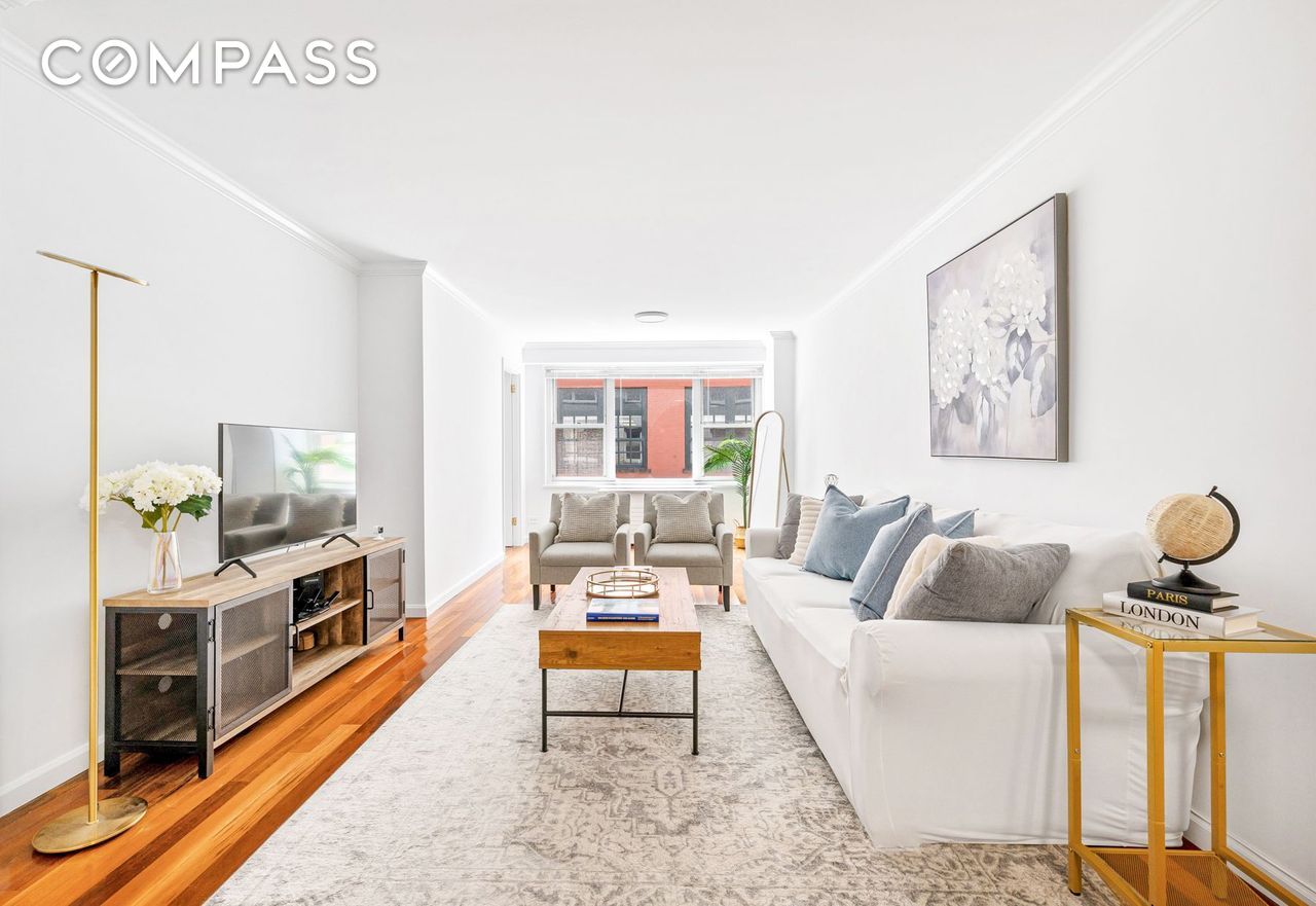400 East 77th Street 5E, Upper East Side, Upper East Side, NYC - 2 Bedrooms  
1 Bathrooms  
4 Rooms - 