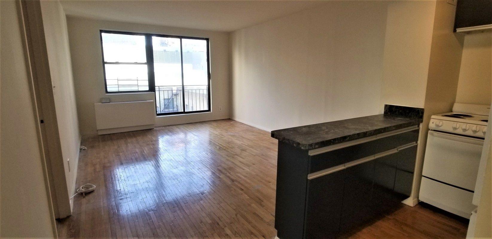422 East 89th Street 7-A, Upper East Side, Upper East Side, NYC - 2 Bedrooms  
1.5 Bathrooms  
5 Rooms - 