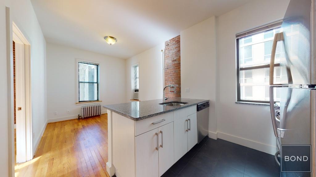 129 East 97th Street 5A, Upper East Side, Upper East Side, NYC - 3 Bedrooms  
1 Bathrooms  
5 Rooms - 