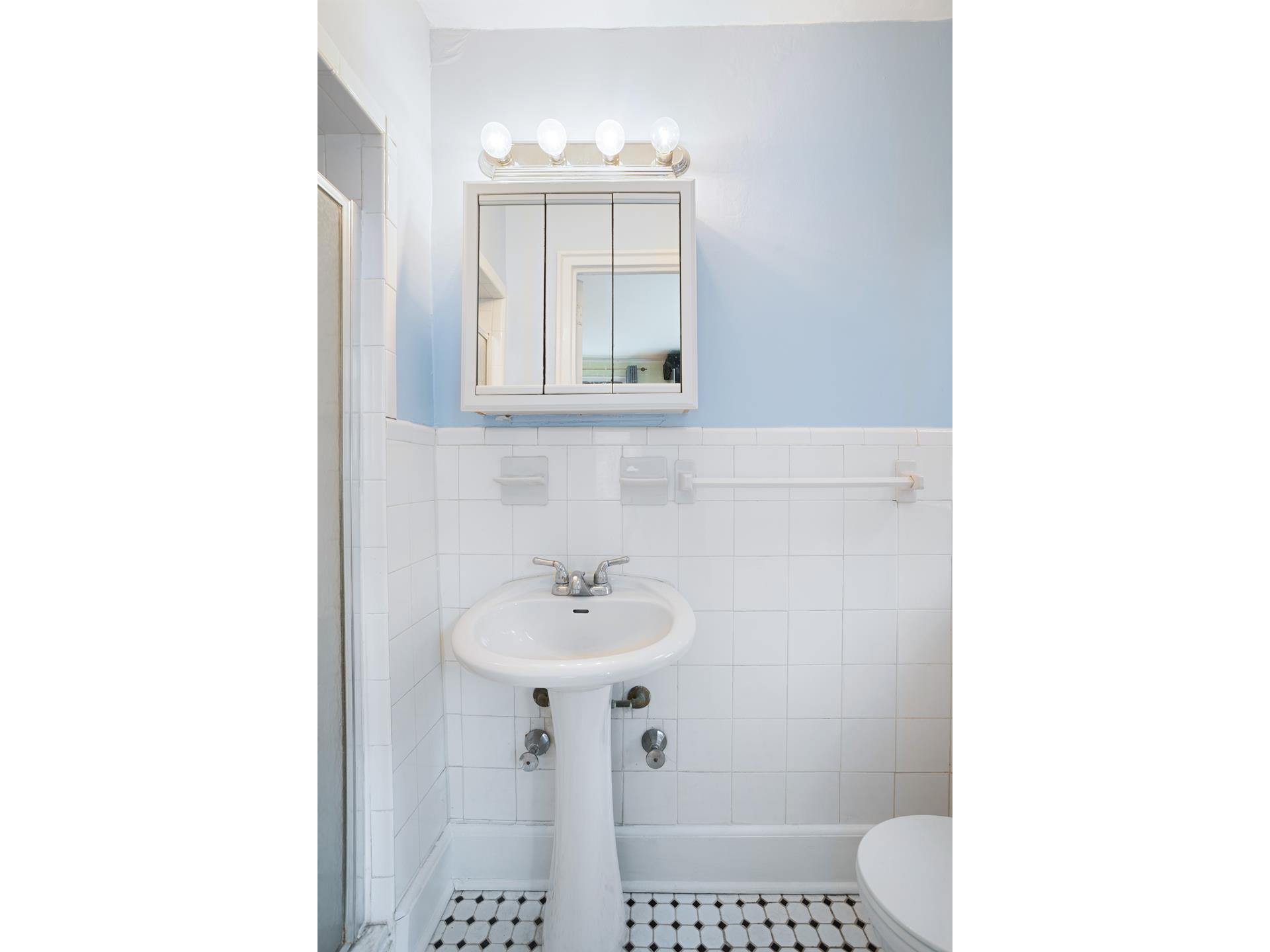 2685 CRESTON Avenue, New York, NY 10468, 2 Bedrooms Bedrooms, 5 Rooms Rooms,2 BathroomsBathrooms,Residential,For Sale,2685 CRESTON AVENUE,CRESTON,RPLU-5122999339