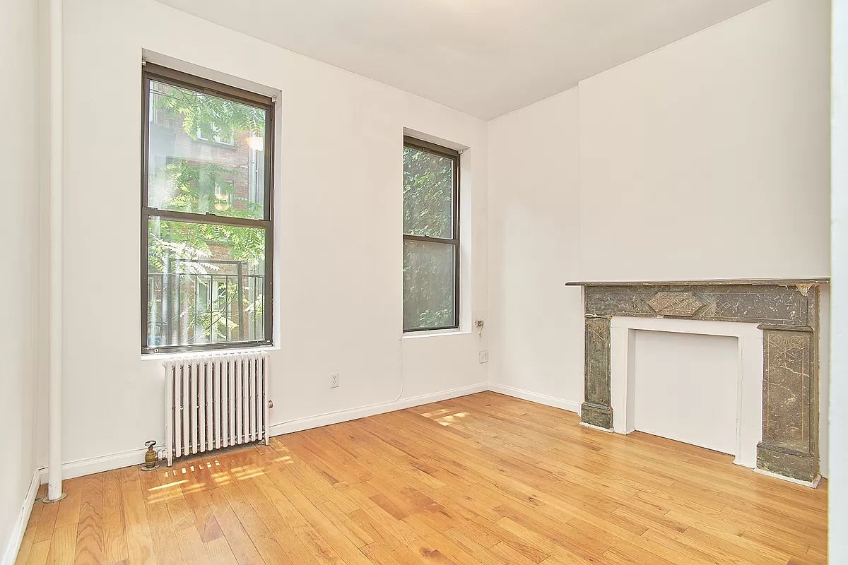 8 Saint Marks Place 15, East Village, Downtown, NYC - 2 Bedrooms  
1 Bathrooms  
3 Rooms - 