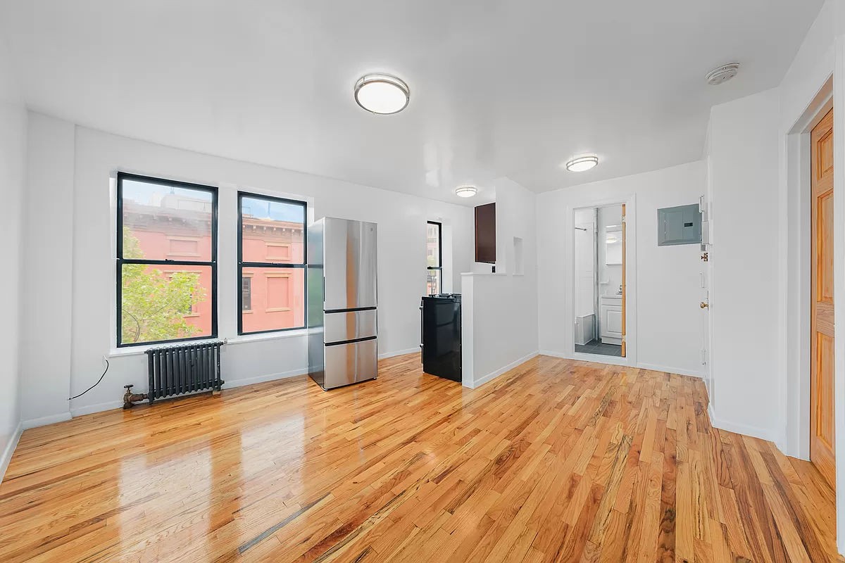 55 Greenwich Avenue 10, West Village, Downtown, NYC - 1 Bedrooms  
1 Bathrooms  
2 Rooms - 