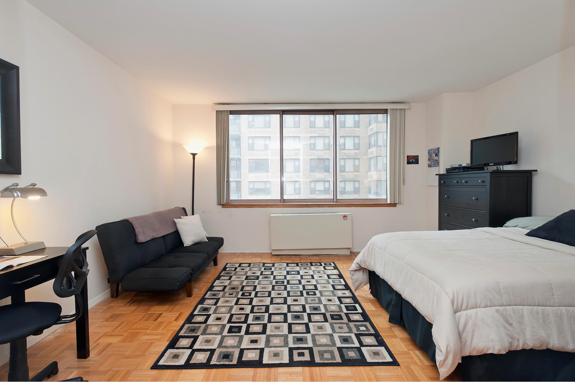 235 East 40th Street 12J, Murray Hill, Midtown East, NYC - 1 Bathrooms  
2 Rooms - 