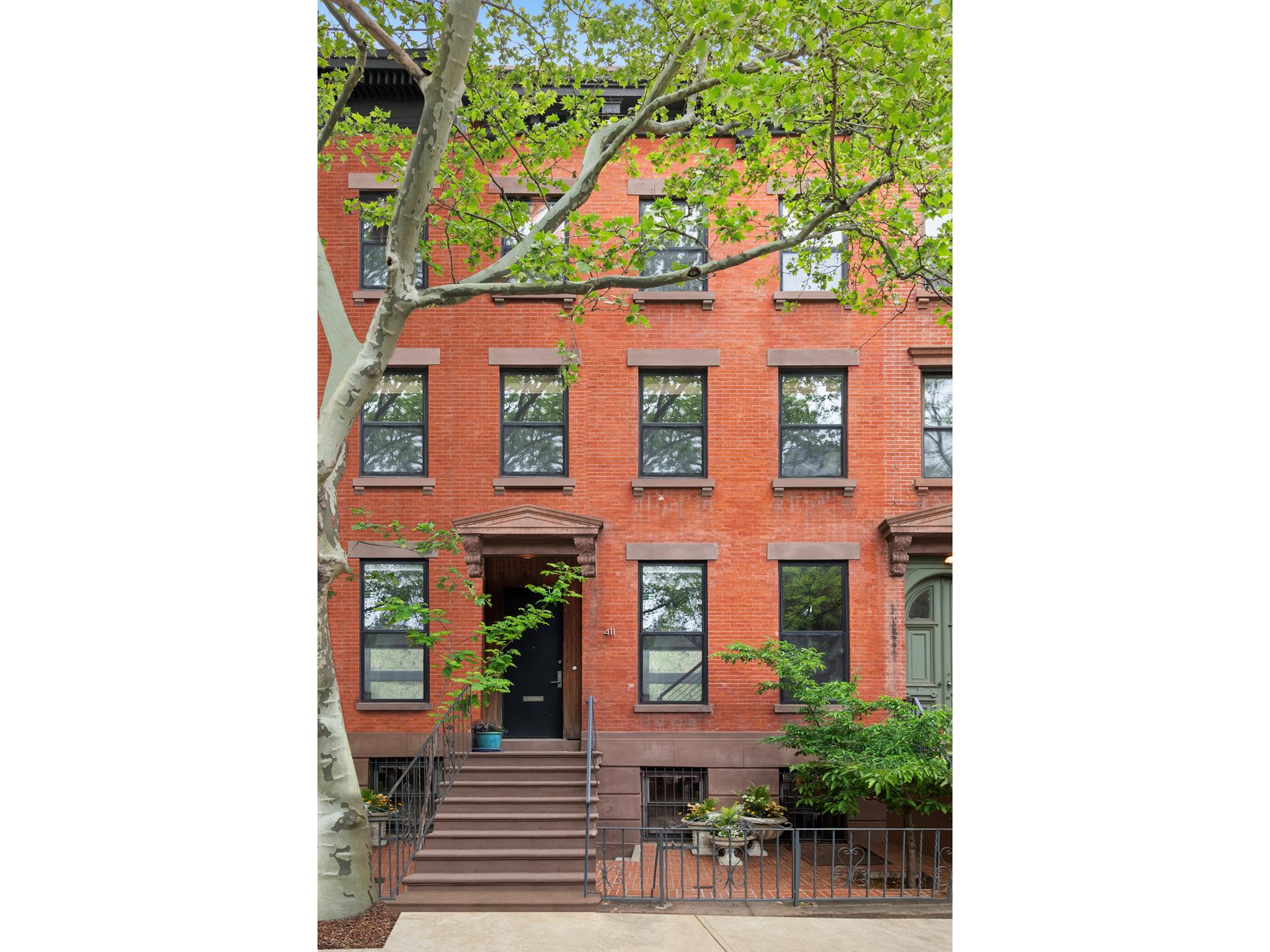 411 Sackett Street, Carroll Gardens, Brooklyn, New York - 6 Bedrooms  
3.5 Bathrooms  
10 Rooms - 