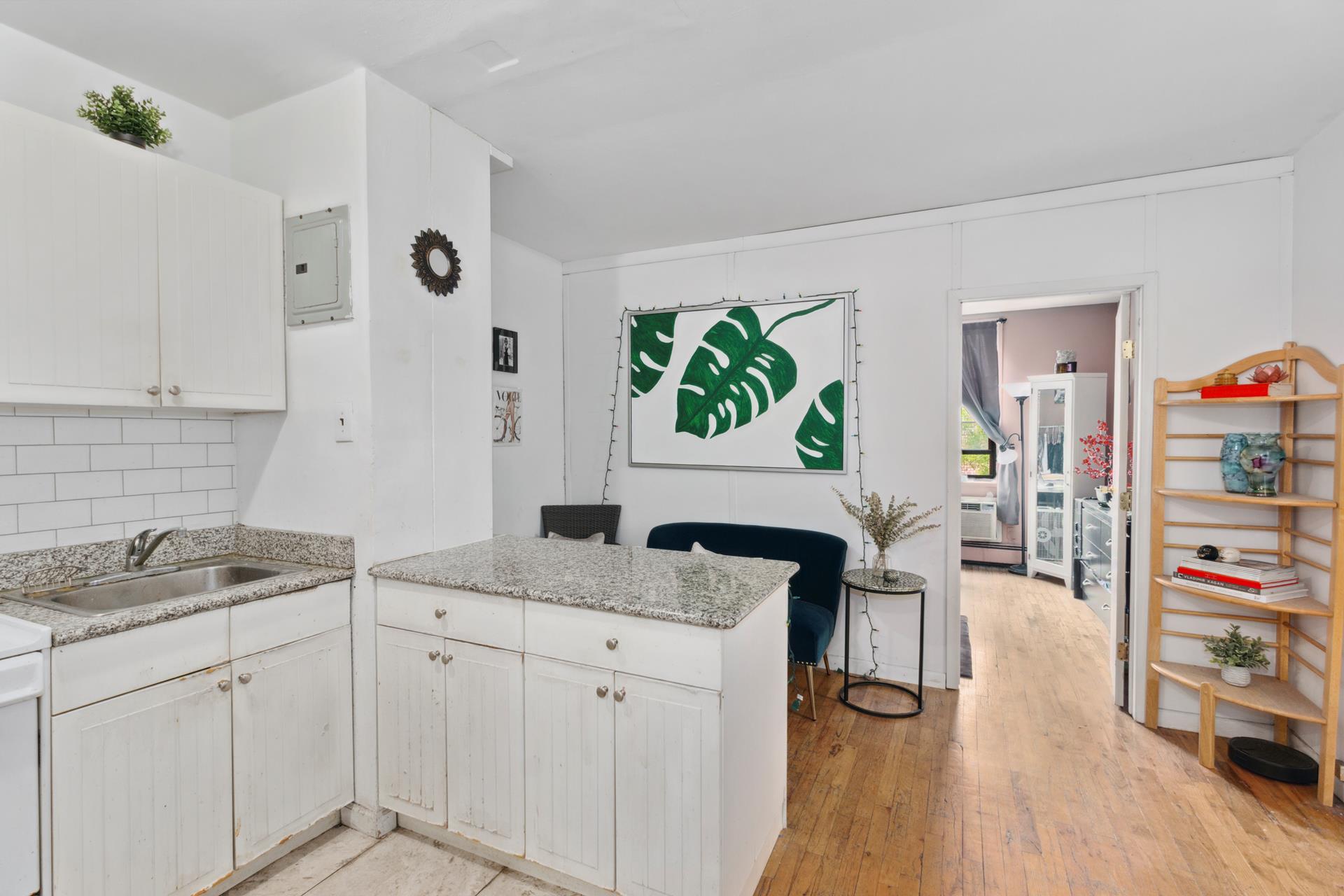 229 East 29th Street 6I, Gramercy Park And Murray Hill, Downtown, NYC - 2 Bedrooms  
1 Bathrooms  
5 Rooms - 