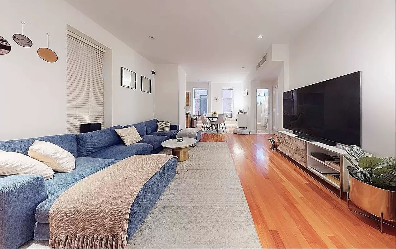 154 West 70th Street 3F, Upper West Side, Upper West Side, NYC - 2 Bedrooms  
2 Bathrooms  
3 Rooms - 