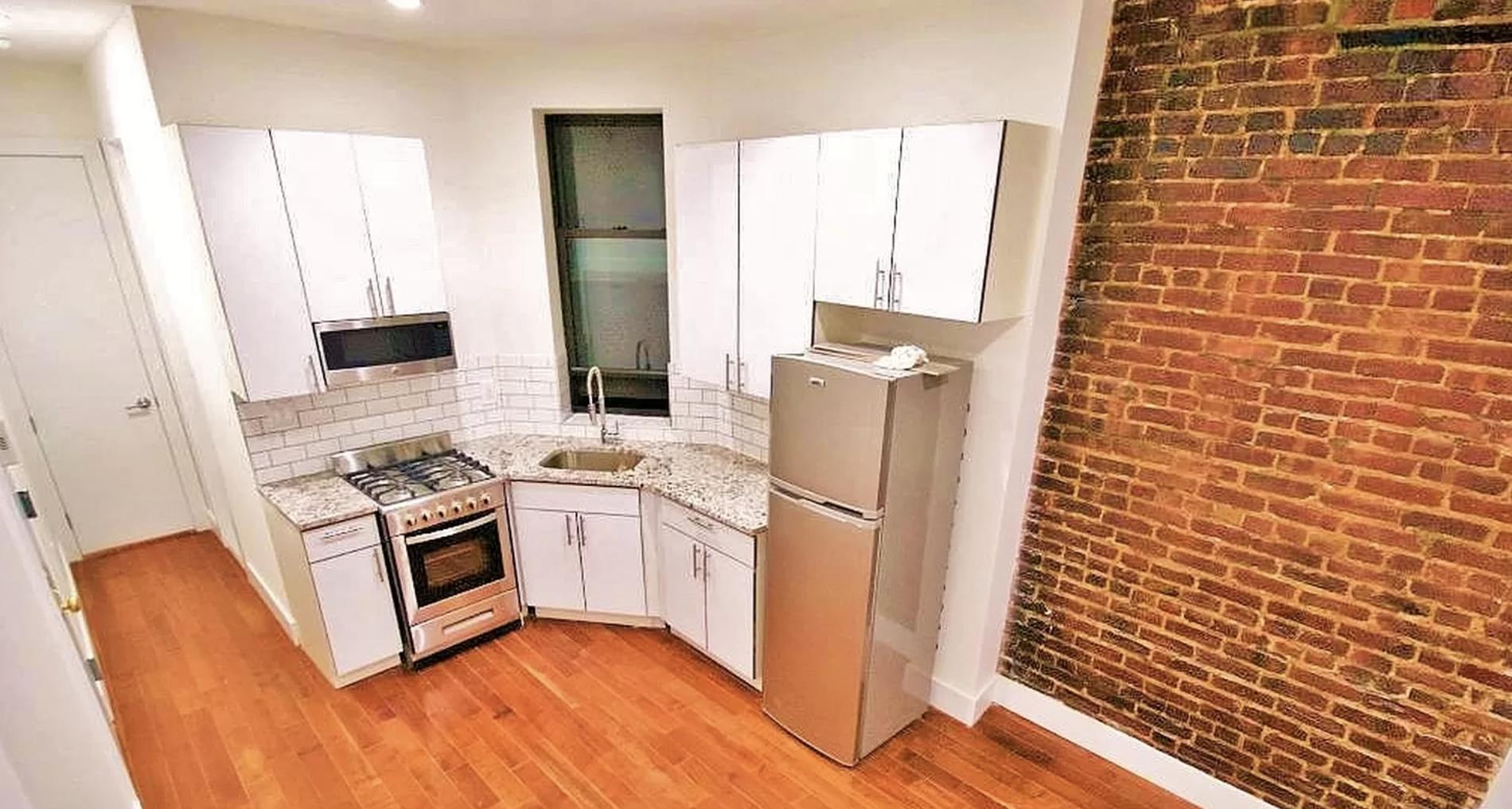 83 Henry Street 15, Lower East Side, Downtown, NYC - 2 Bedrooms  
1 Bathrooms  
4 Rooms - 