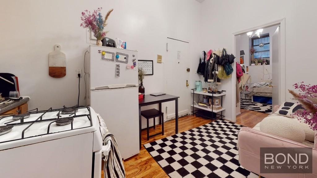 168 Rivington Street A, Lower East Side/Chinatown, Downtown, NYC - 2 Bedrooms  
1 Bathrooms  
4 Rooms - 