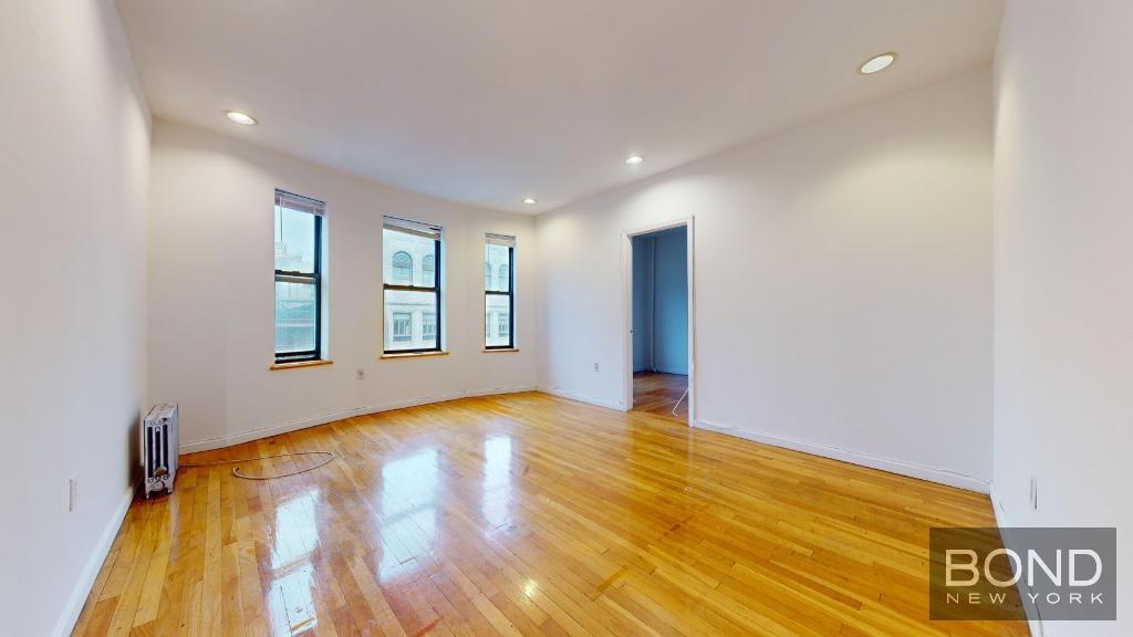 104 2nd Avenue 6, East Village, Downtown, NYC - 3 Bedrooms  
1 Bathrooms  
5 Rooms - 