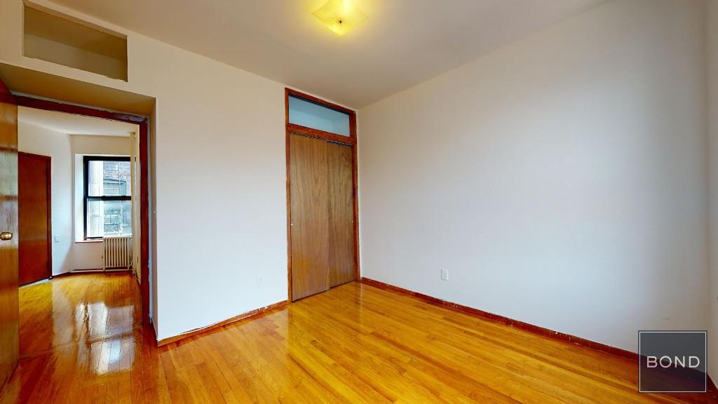 214 1st Avenue 16, East Village, Downtown, NYC - 2 Bedrooms  
1 Bathrooms  
4 Rooms - 