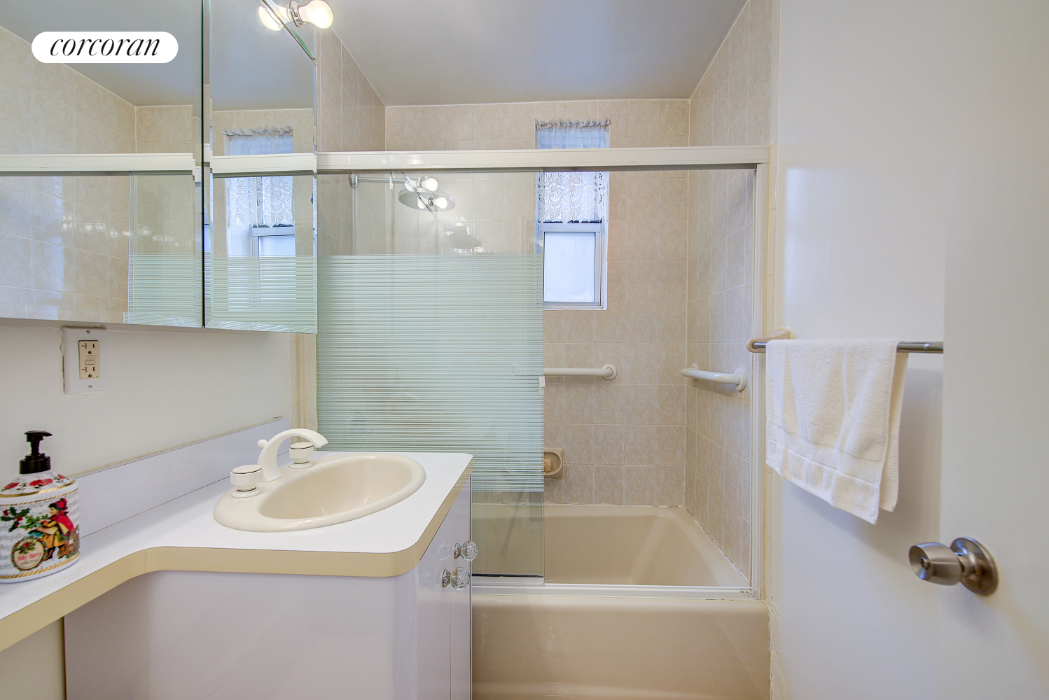 67-30 CLYDE Street, New York, NY 11375, 1 Bedroom Bedrooms, 5 Rooms Rooms,1 BathroomBathrooms,Residential,For Sale,CLYDE,RPLU-33423012756