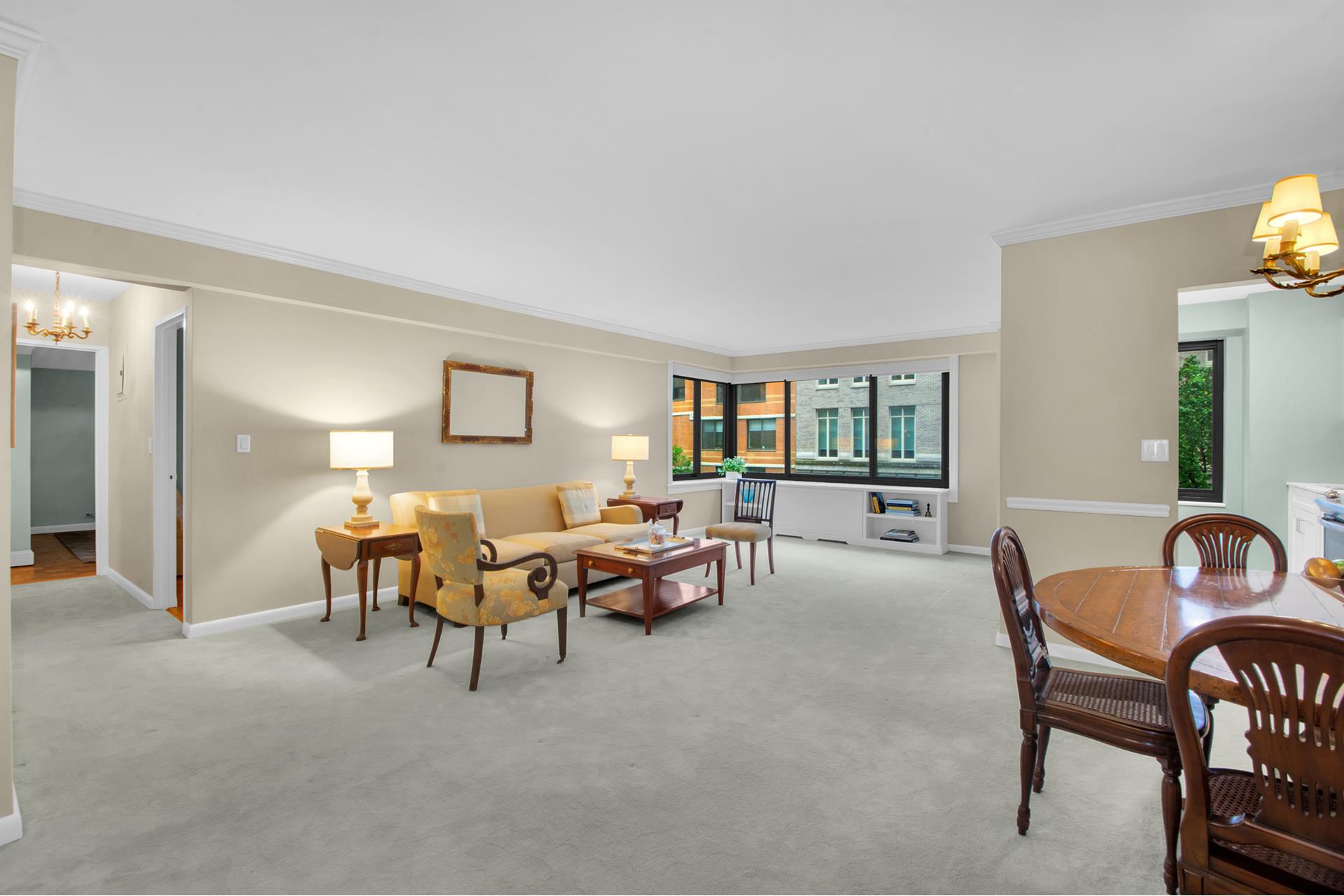 10 East End Avenue 4F, Yorkville, Upper East Side, NYC - 2 Bedrooms  
2 Bathrooms  
5 Rooms - 